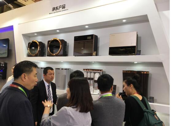 乐鱼(中国)净水机亮相2017年AWE 深耕健康用水领域1
